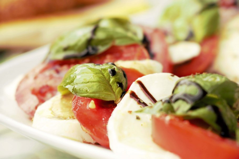 Буратта с томатами