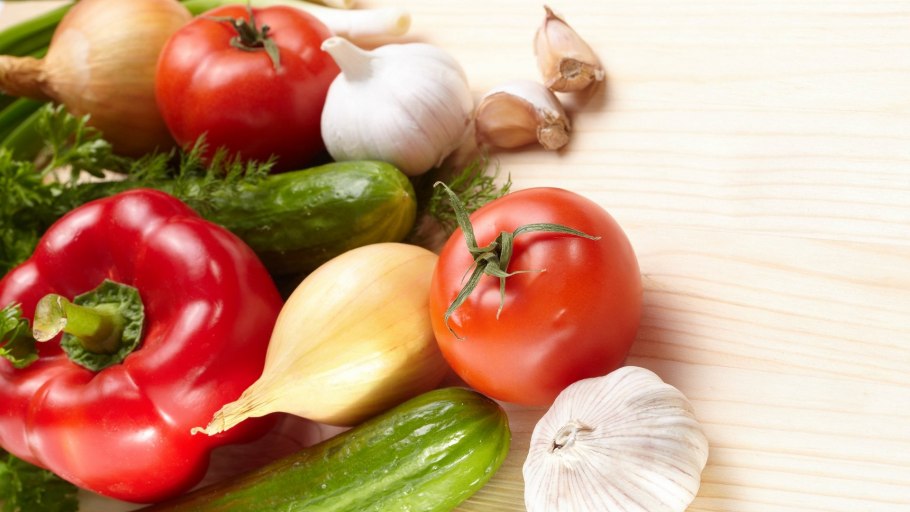 Продукты на черном фоне