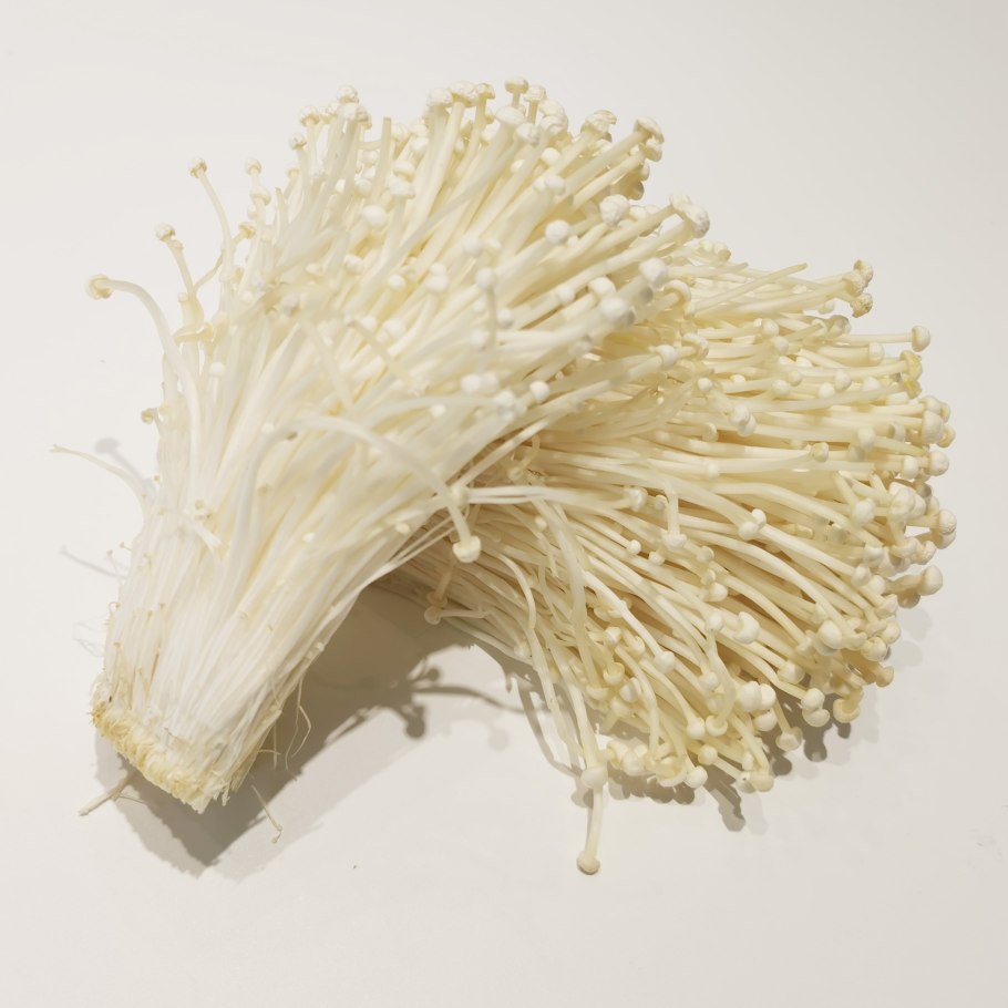 Грибы еноки свежие