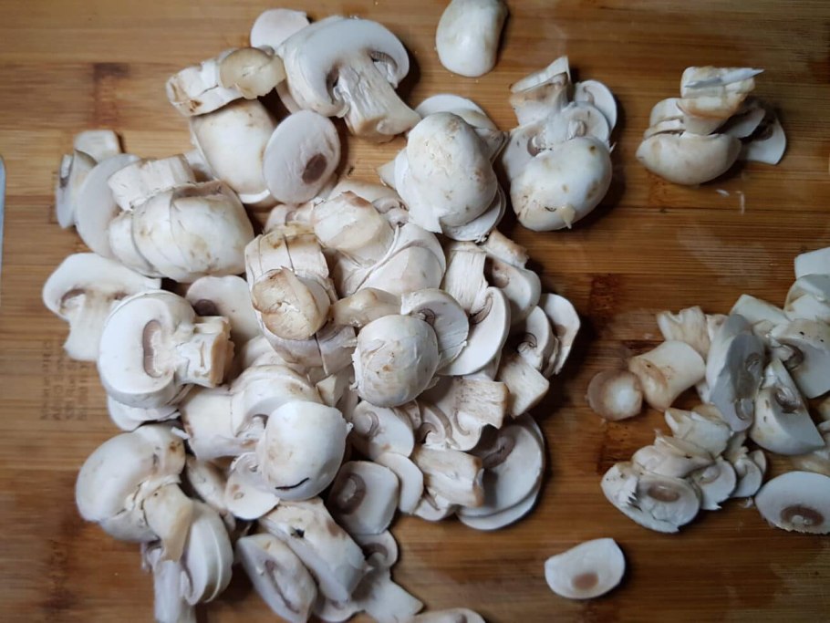 Шампиньоны сырые фото