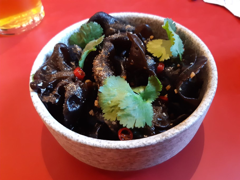 Древесный гриб китайский белый