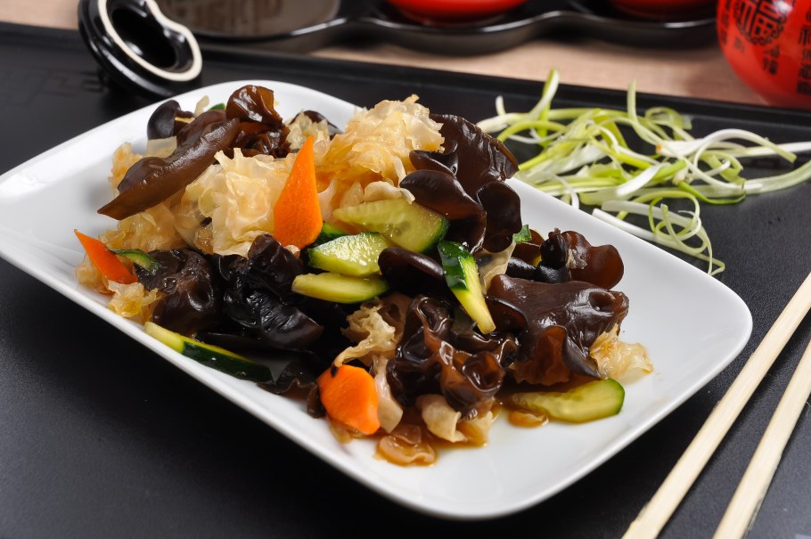 Древесный гриб муэр