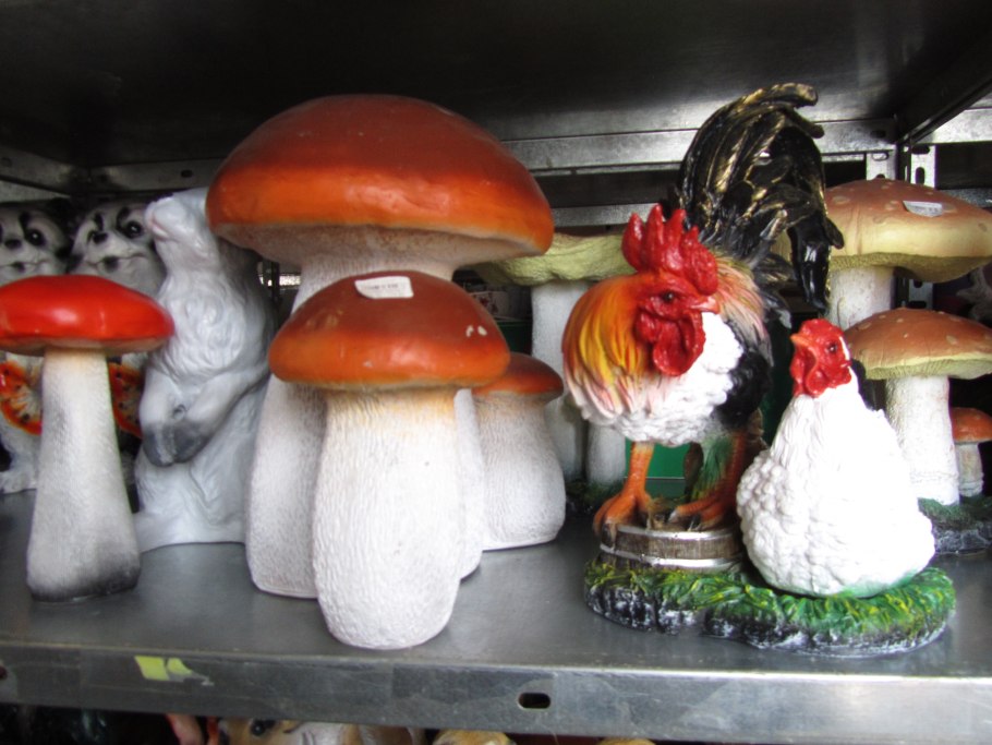 Грибы из гипса для сада