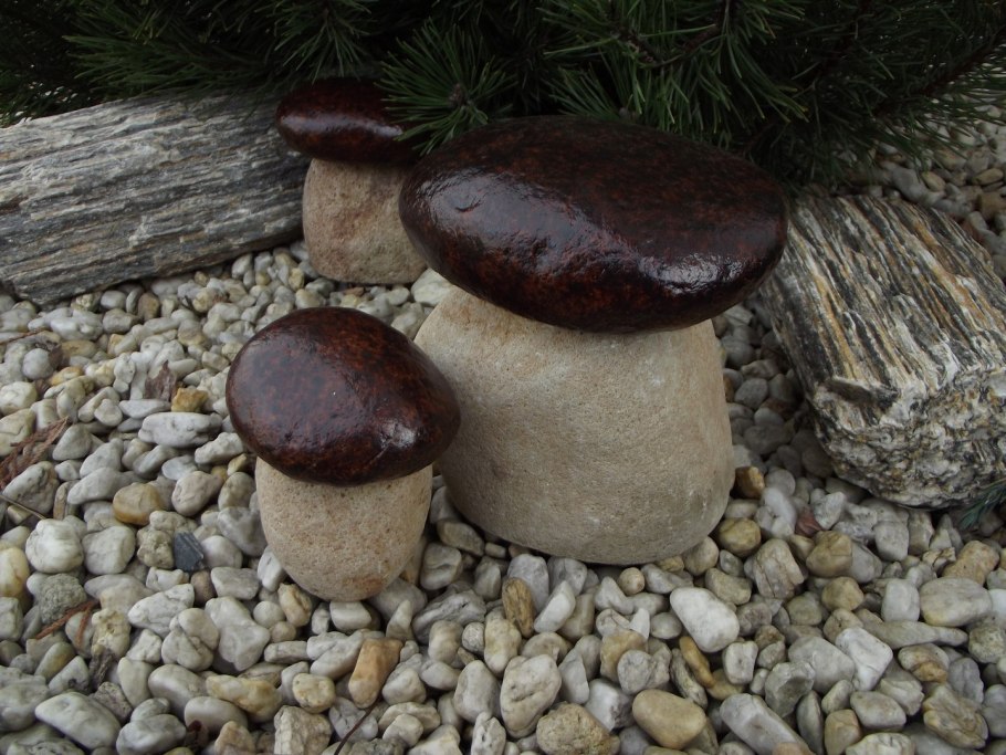 Фигурки из камней для сада