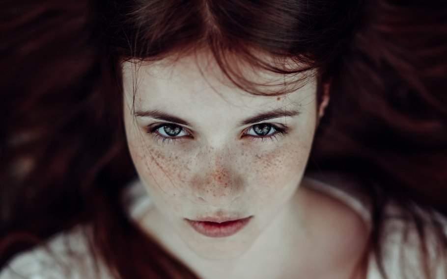 Рыжая с веснушками