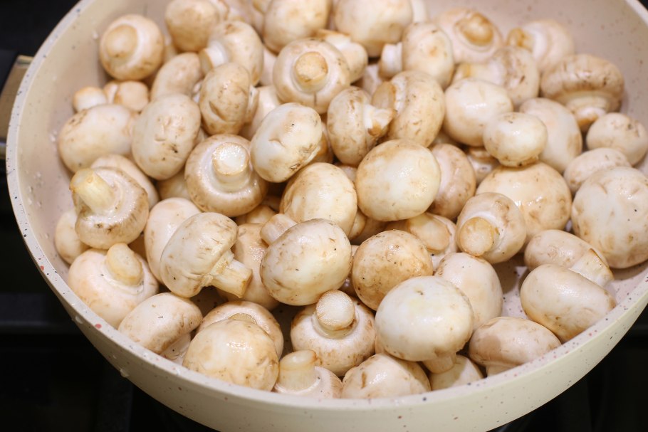 Маленькие грибы шампиньоны