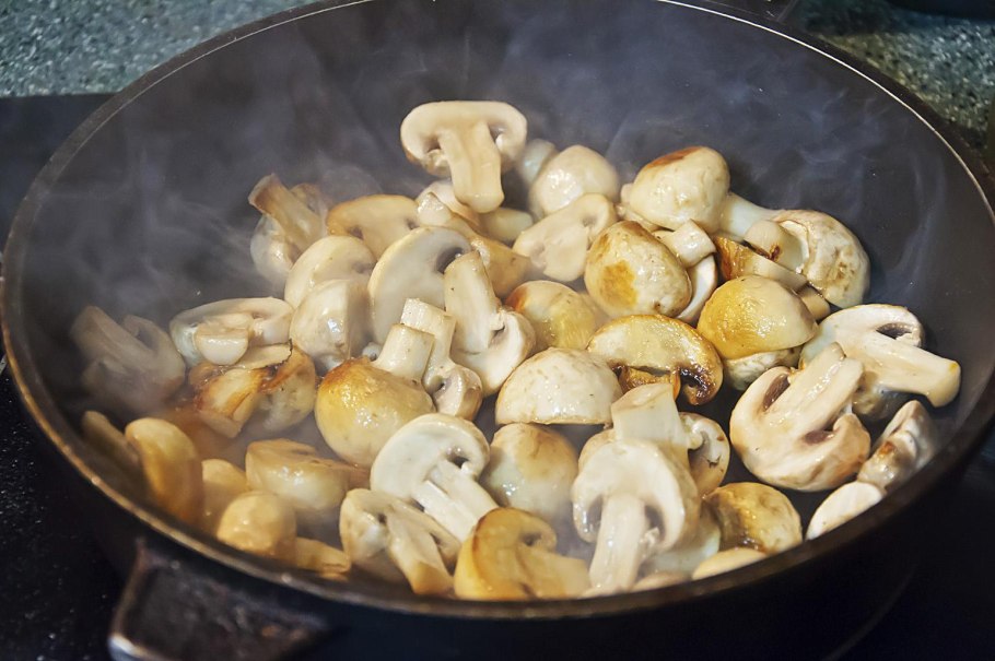 Шампиньон двуспоровый (Agaricus bisporus)