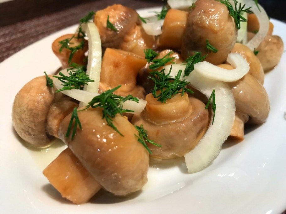 Маринованные шампиньоны маленькие