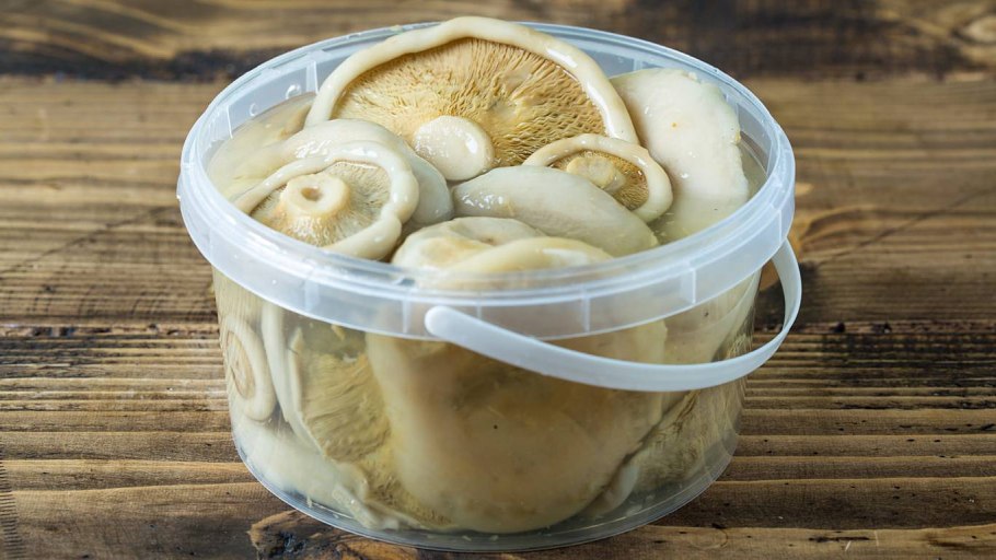 Грузди соленые горячим способом