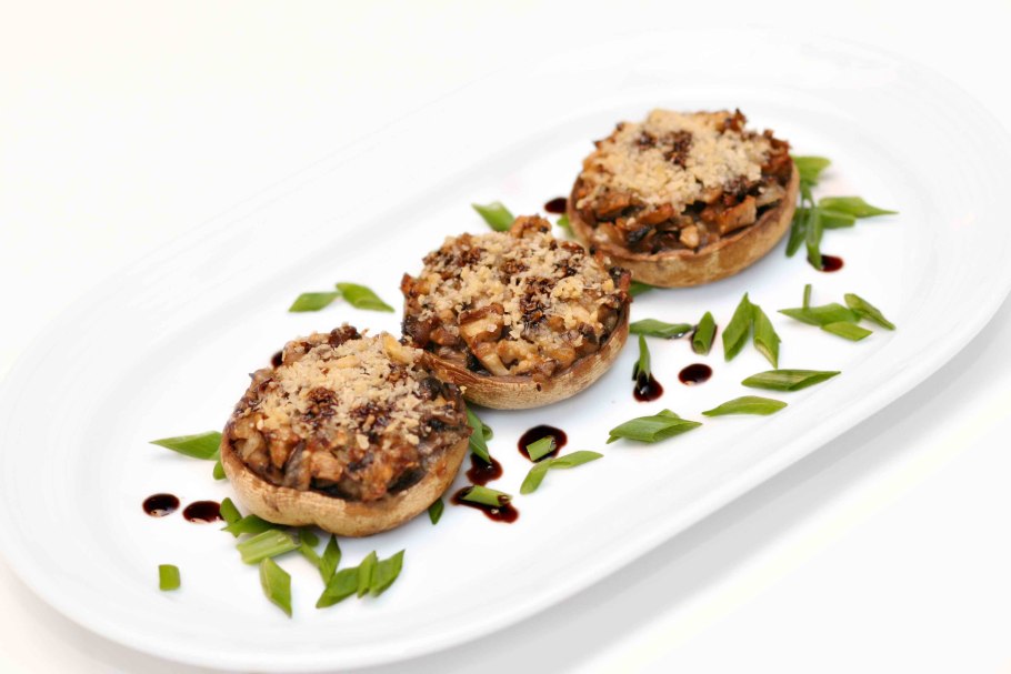 Запеченные фаршированные шампиньоны