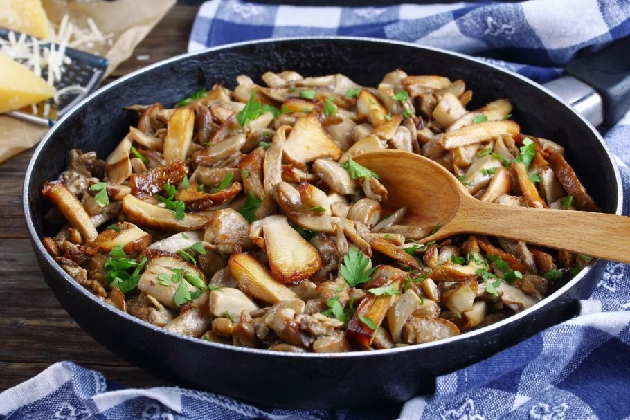 Грибы жареные с луком