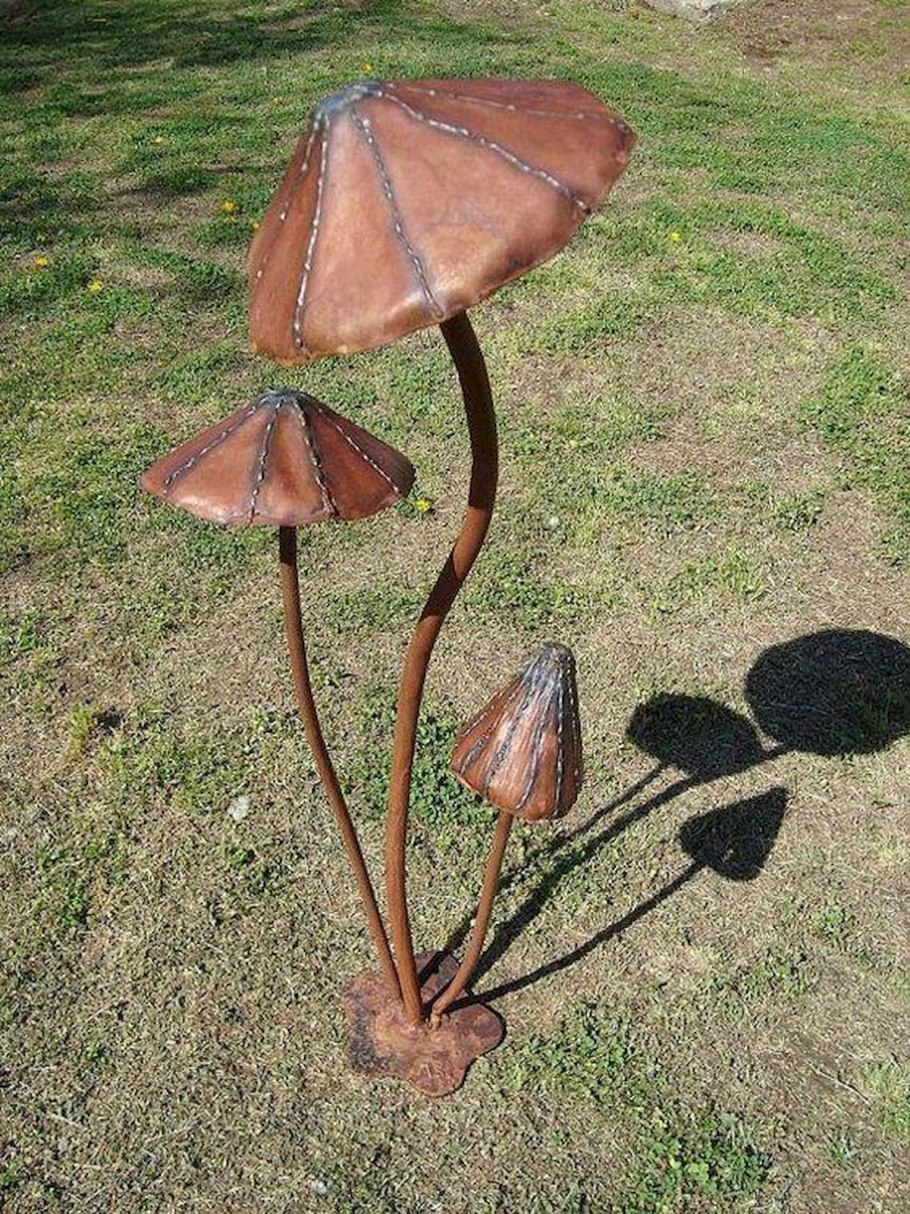 Гриб из металла