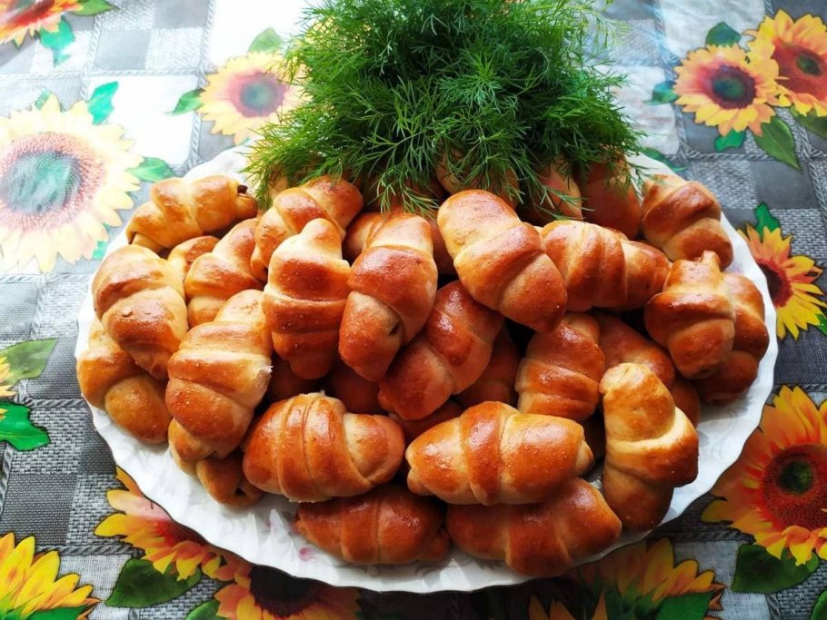 Гриб рогалик