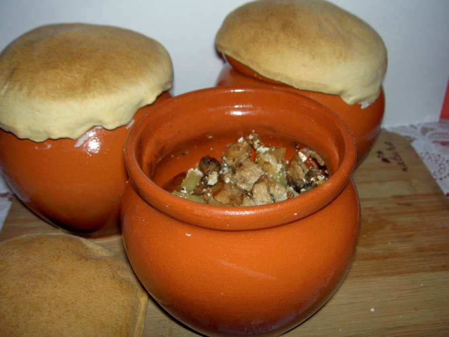 Грибы в горшочке