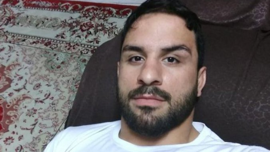 Мужчина в Иране с головой