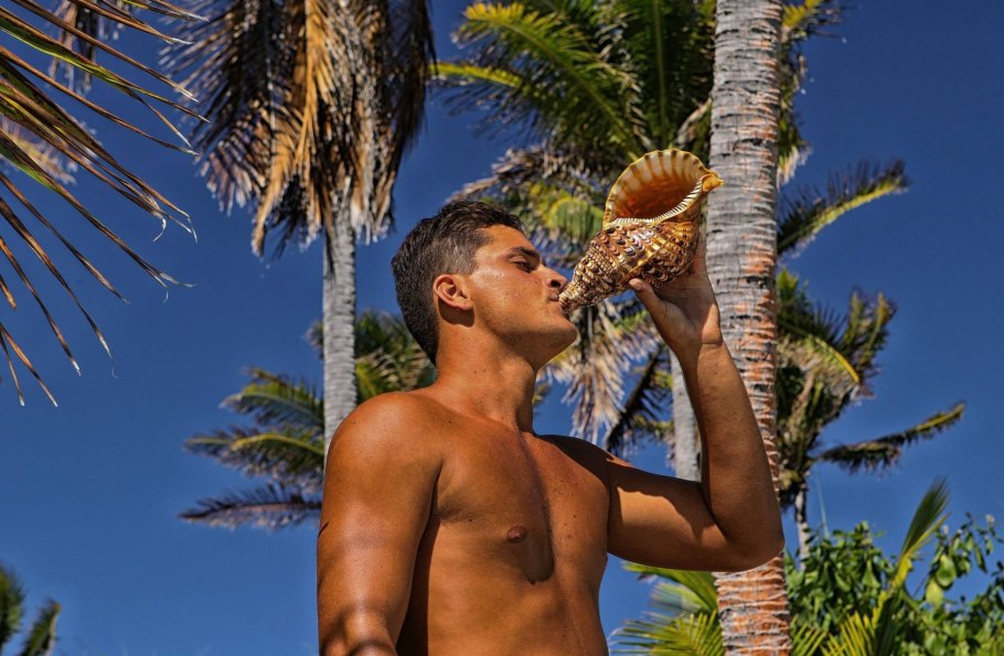 Мужчины на острове