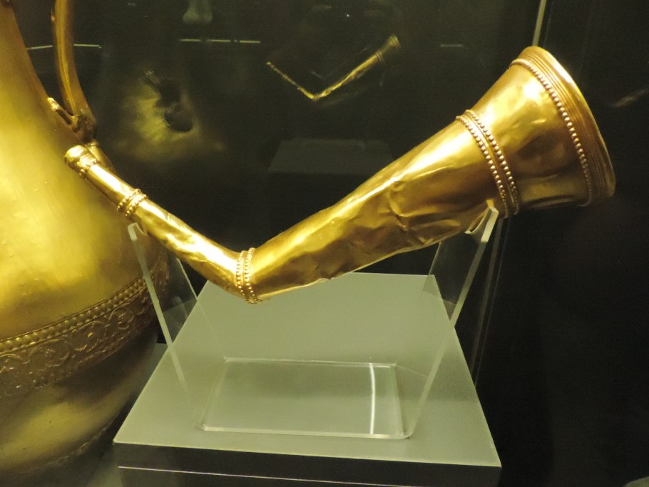 Золотистые блестки