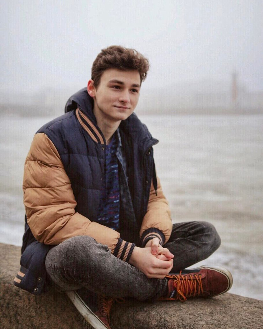 Пишет Брайя