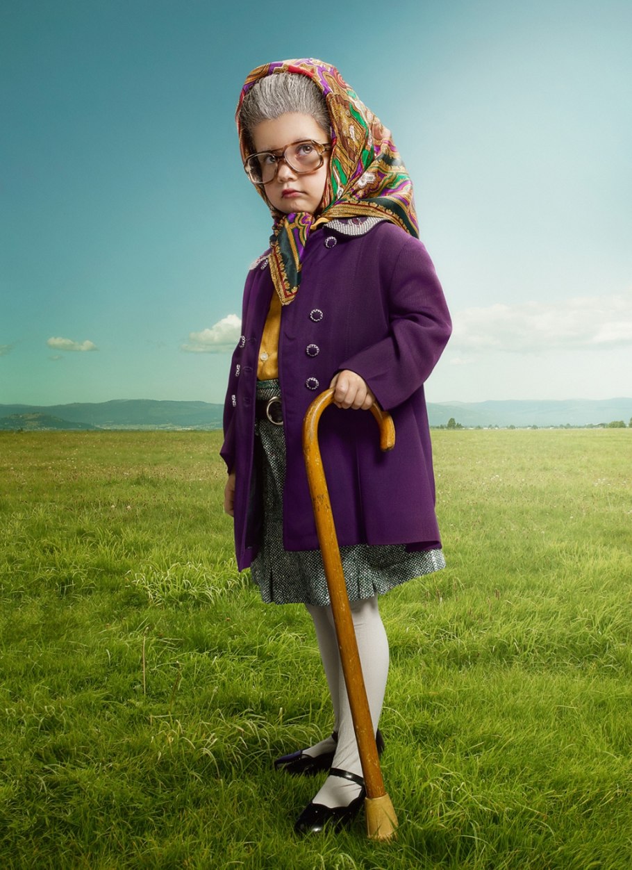 Старушка с палочкой