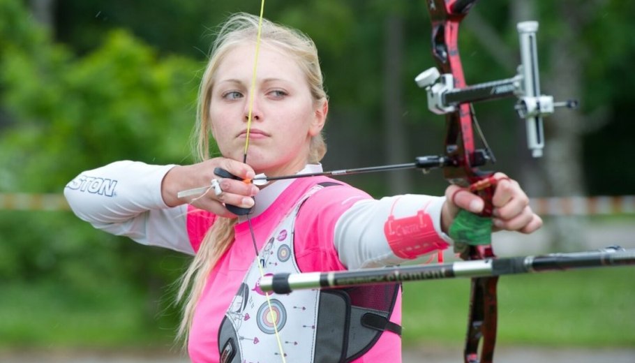 Наталья Бутузова стрельба из лука