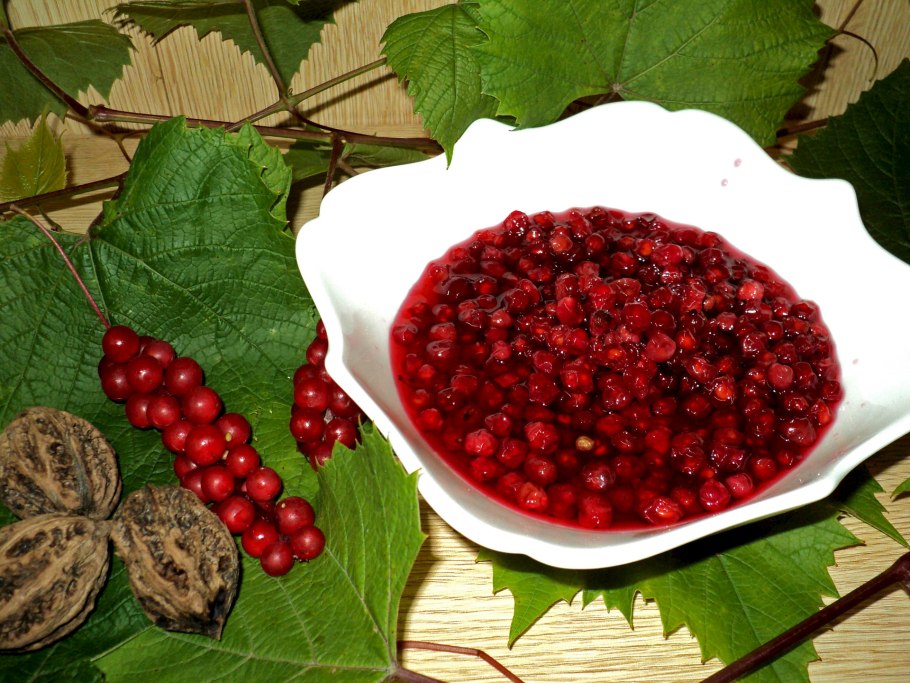 Лимонник китайский (Schisandra chinensis)