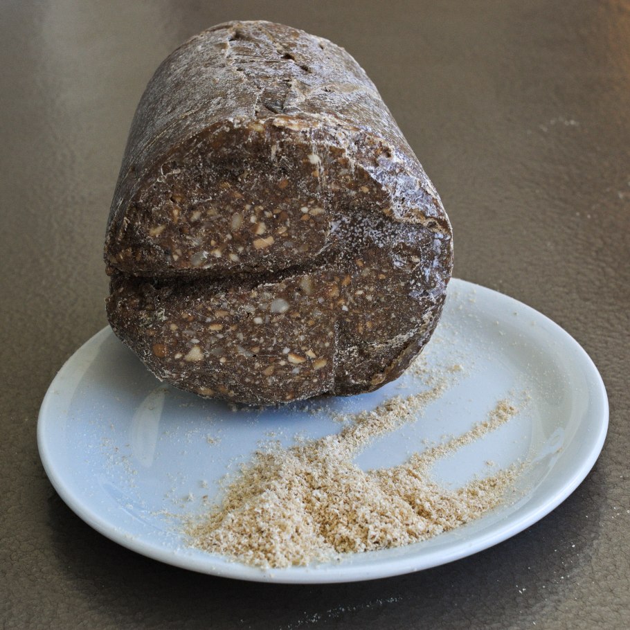 Манго фрукт с косточкой