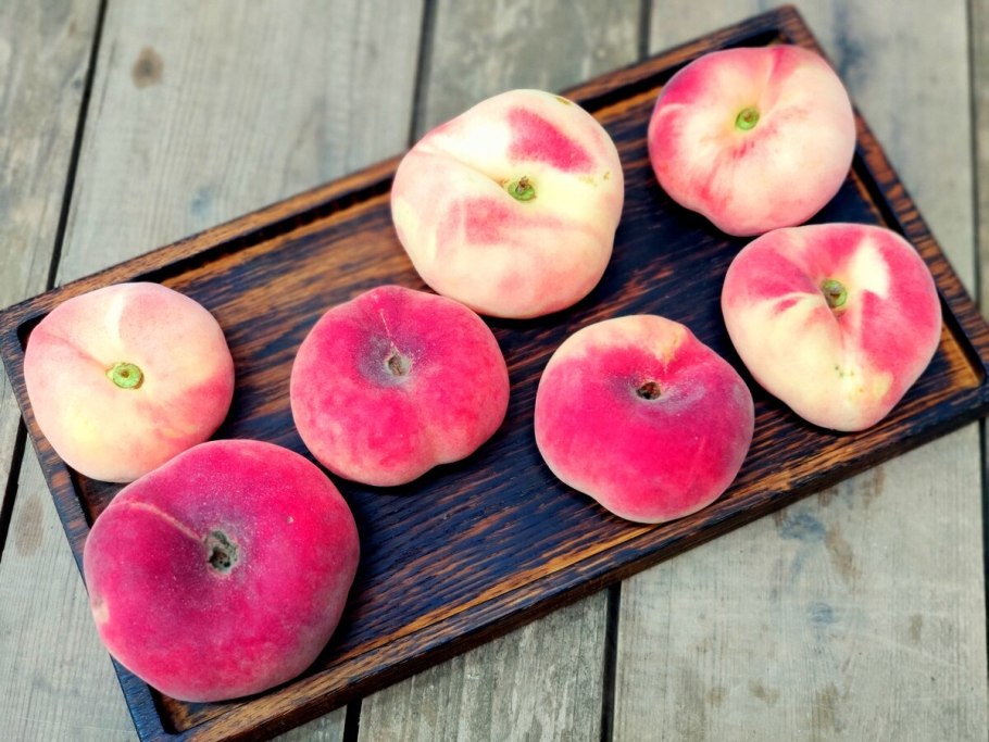 Персики плоские