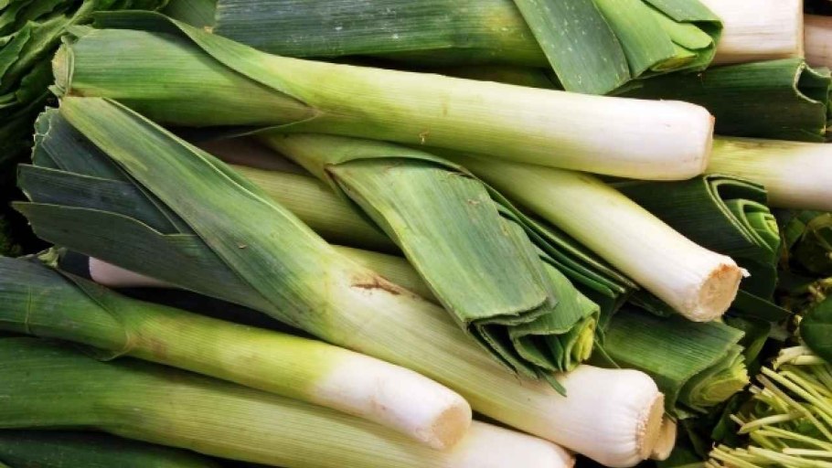 Лук парей или порей