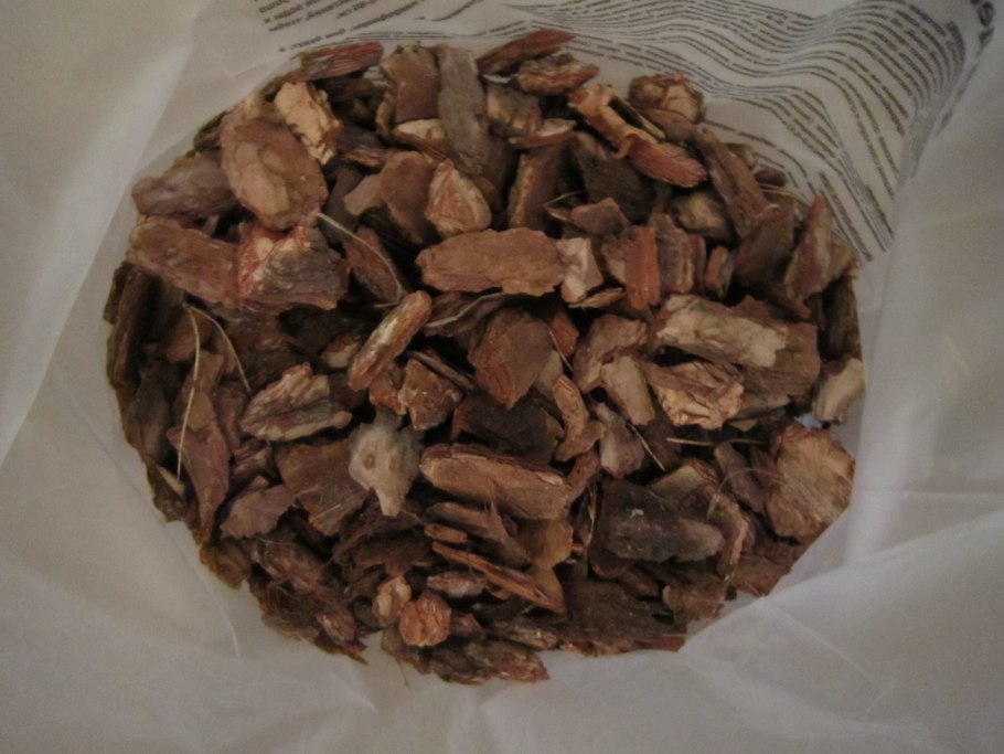 Маска из коры сосны