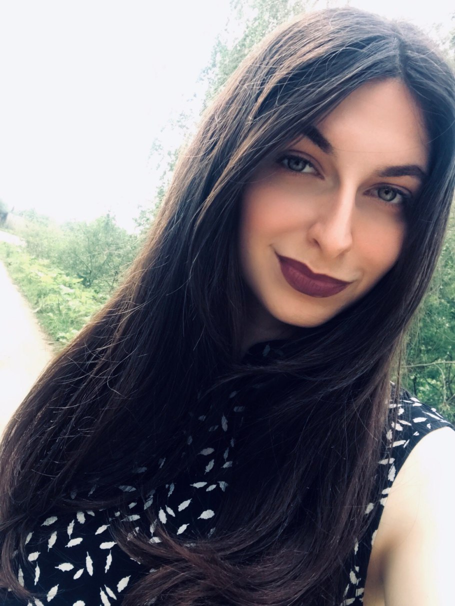 Девушка и женщина