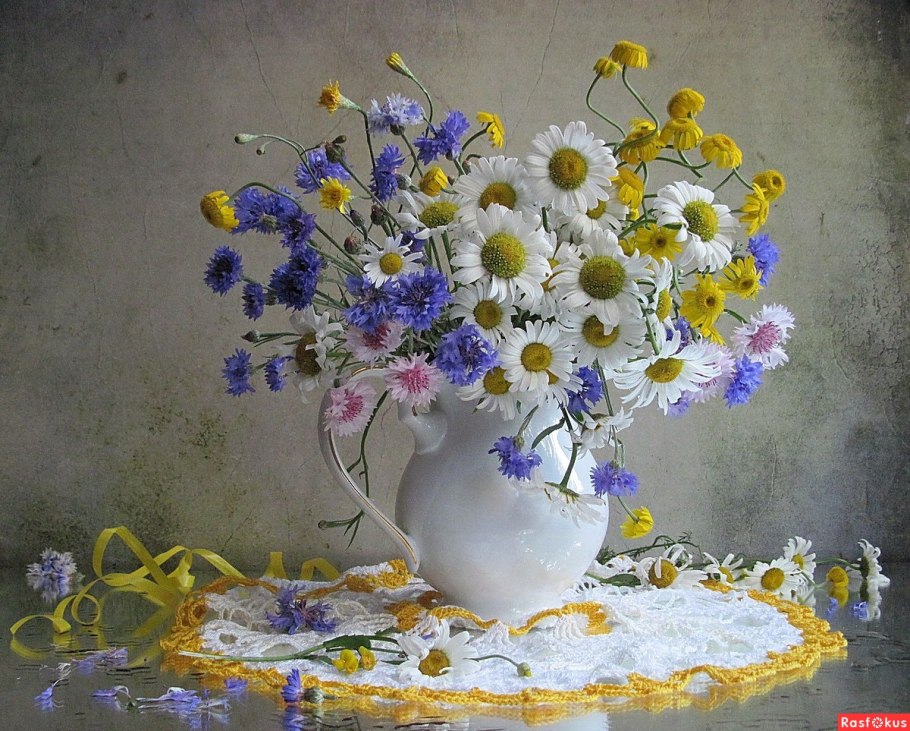 Натюрморт с ромашками