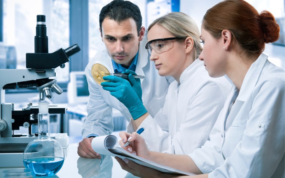 Доктор с пациентом