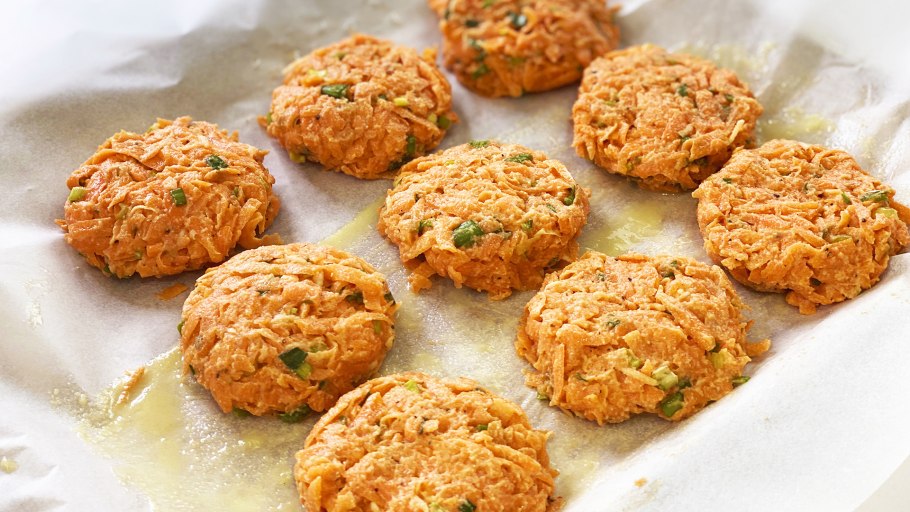 Морковные котлеты с манкой