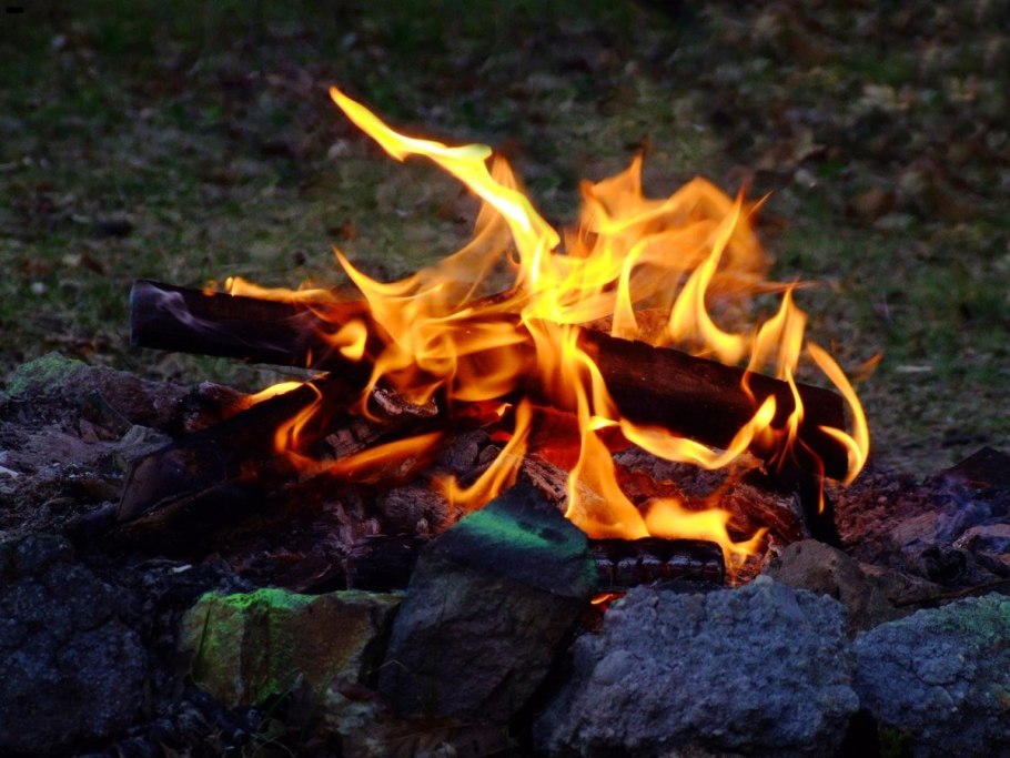 Костер огонь