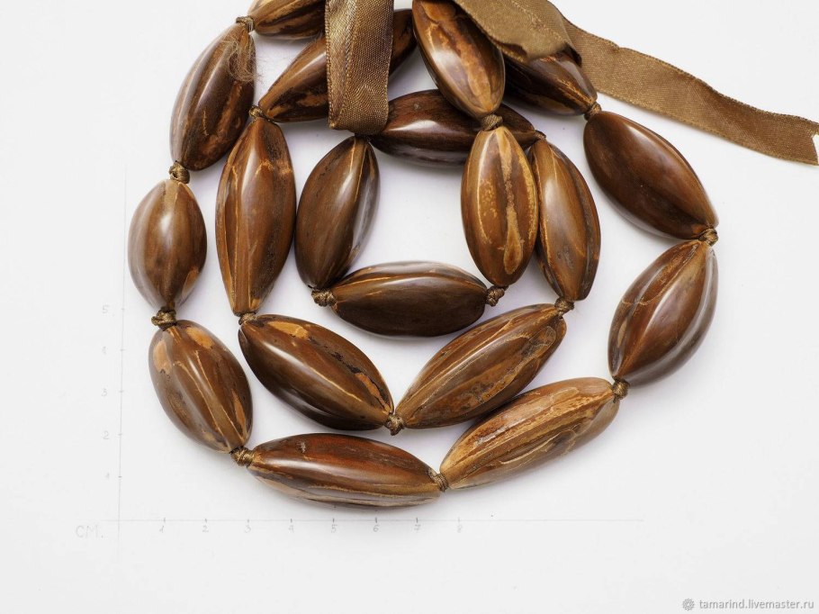 Продолговатые бусины из дерева