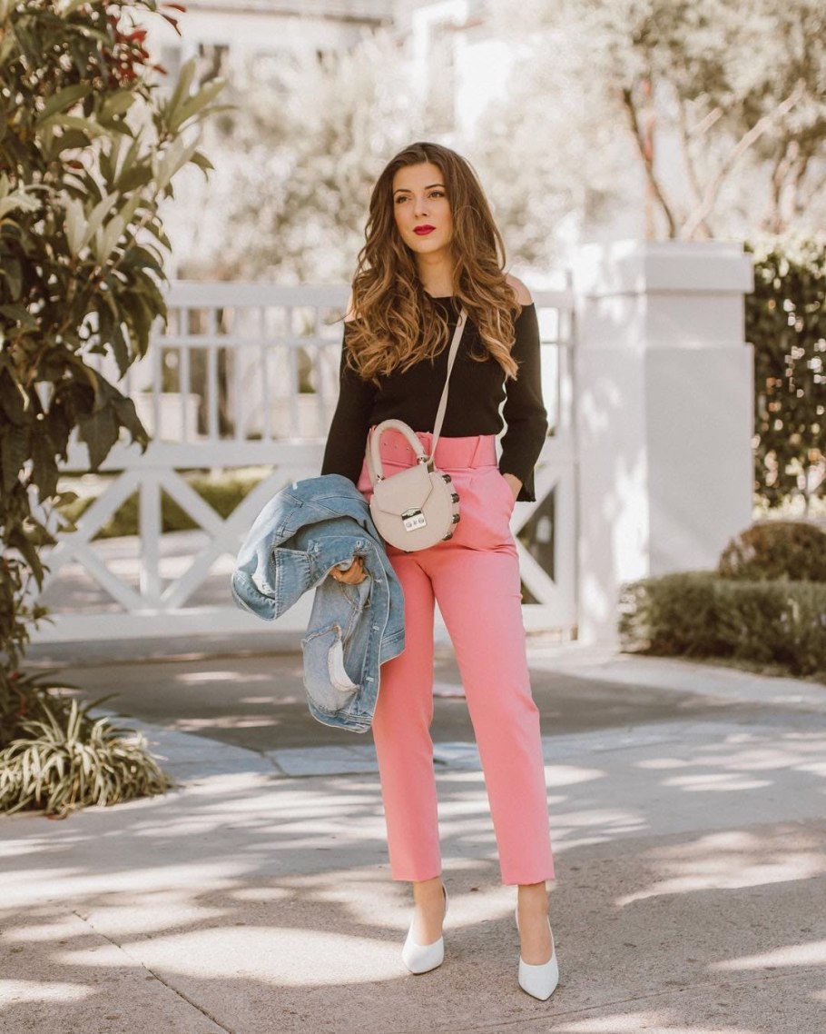 Луки с розовым платьем