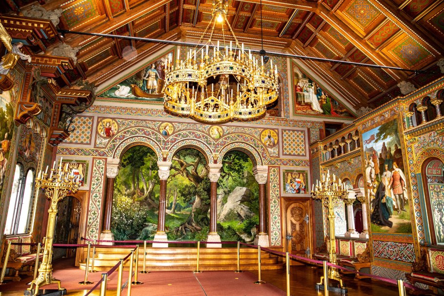 Замок нойшванштайн внутреннее убранство