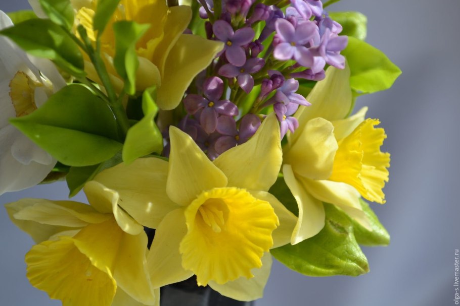 Нарциссы букет в вазе