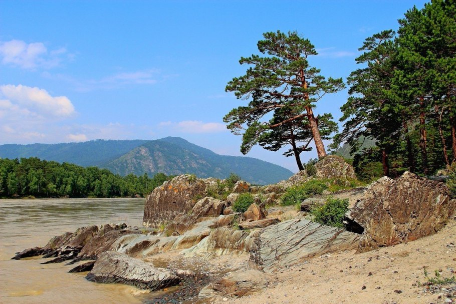 Бухта Кедровая на Байкале