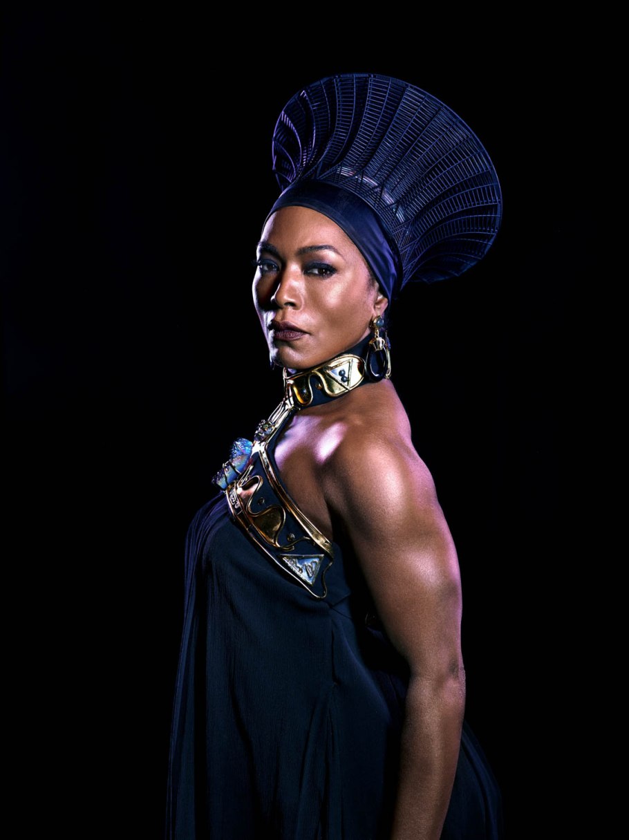 Анджела Бассетт черная пантера