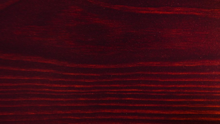 Дерево с красными листьями