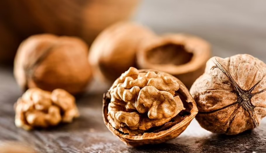 Орех грецкий (Juglans Regia)