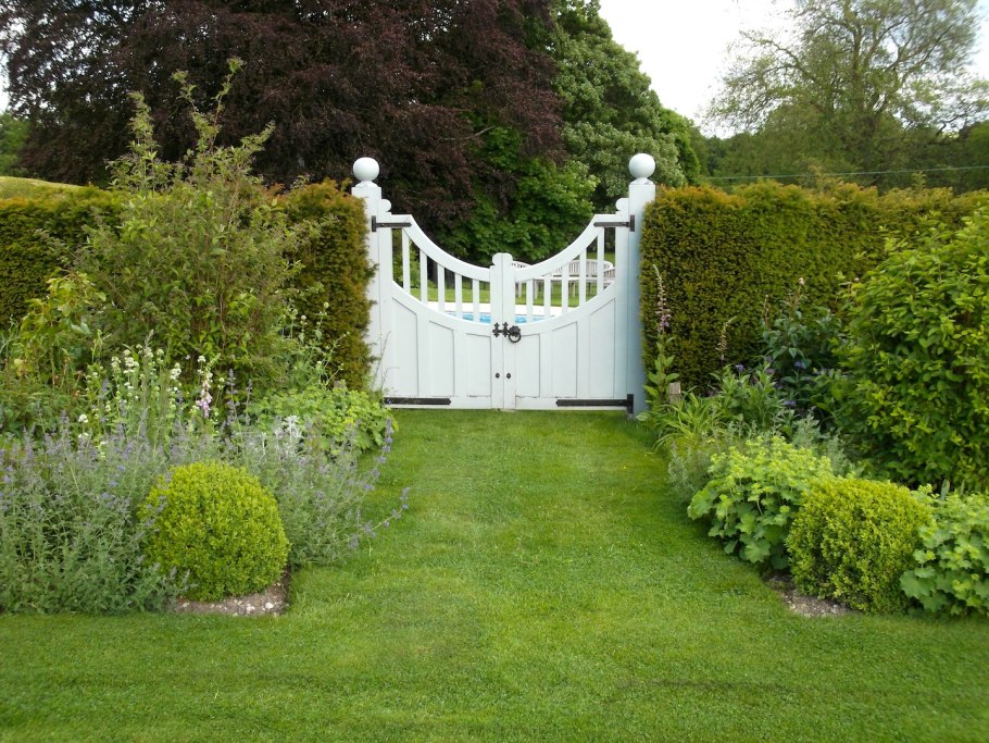 Сад забор в стиле Прованс