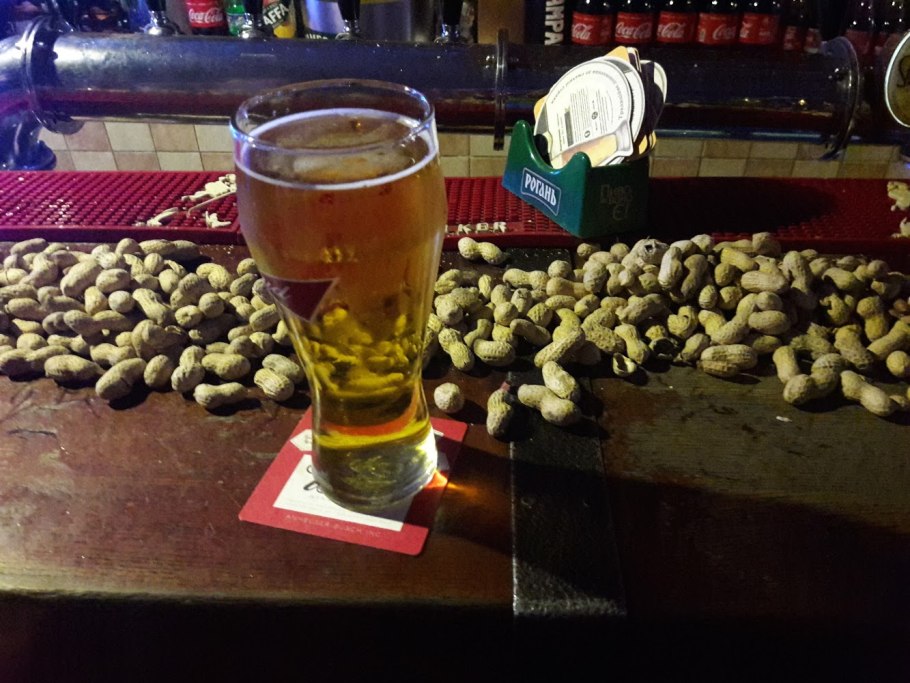 Сухофрукты на прозрачном фоне