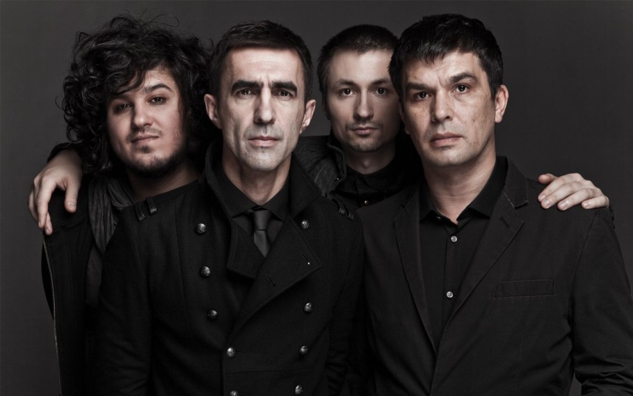 Мужчина в солнцезащитных очках