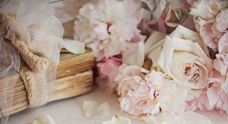 Мелкие розовые цветы