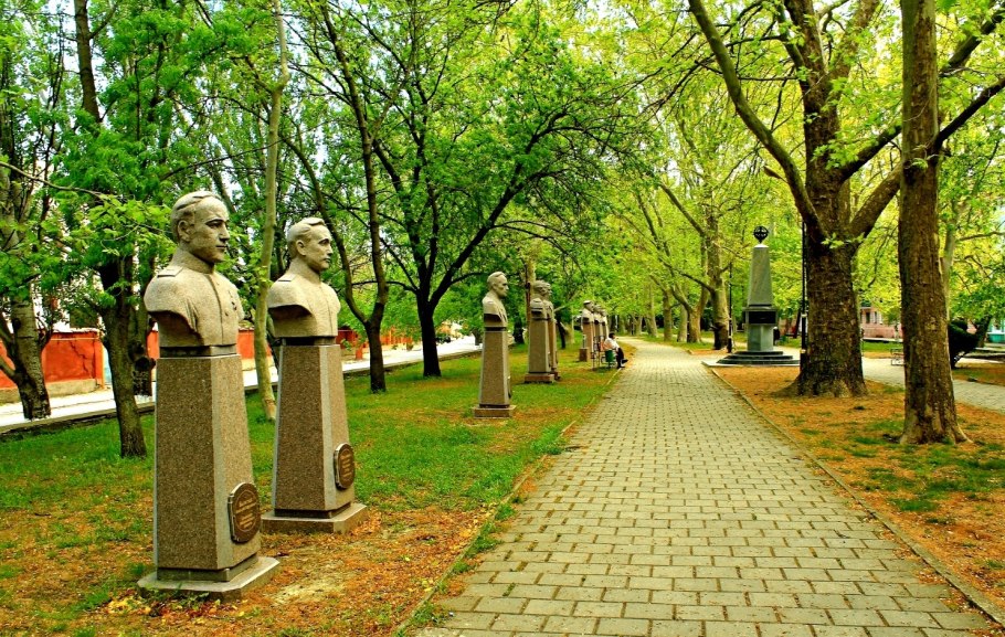 Платановая аллея Азов