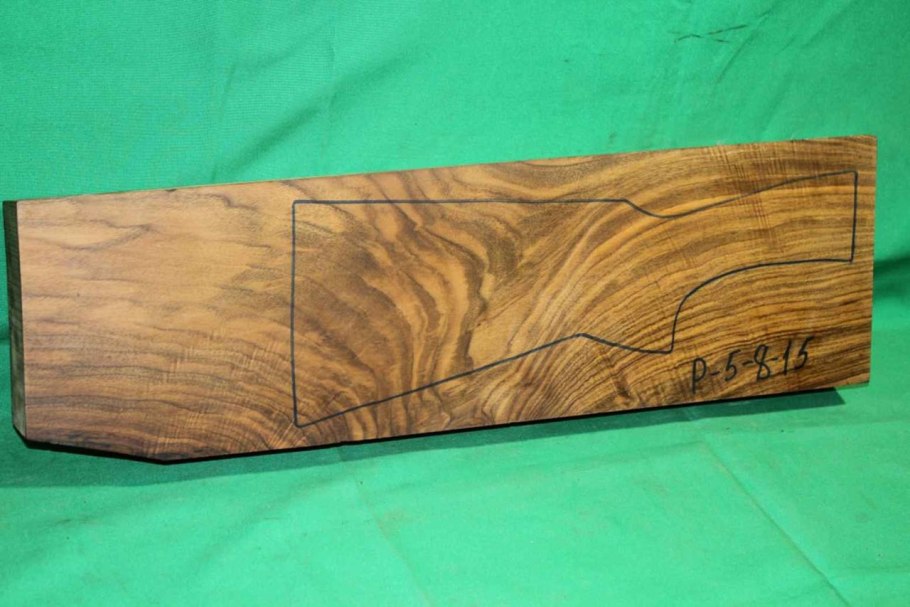 Ольха с красными листьями