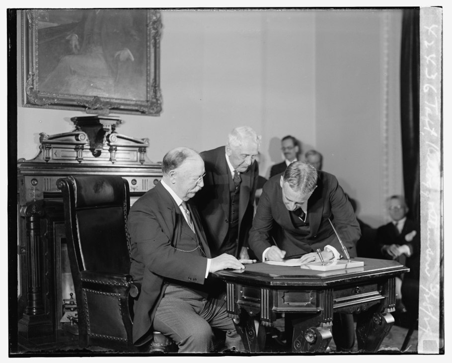 Ламинат каньон черный дуб