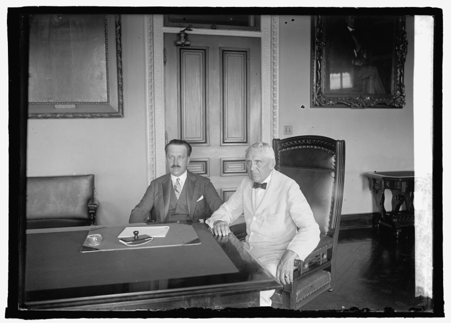 Время цветения дуба